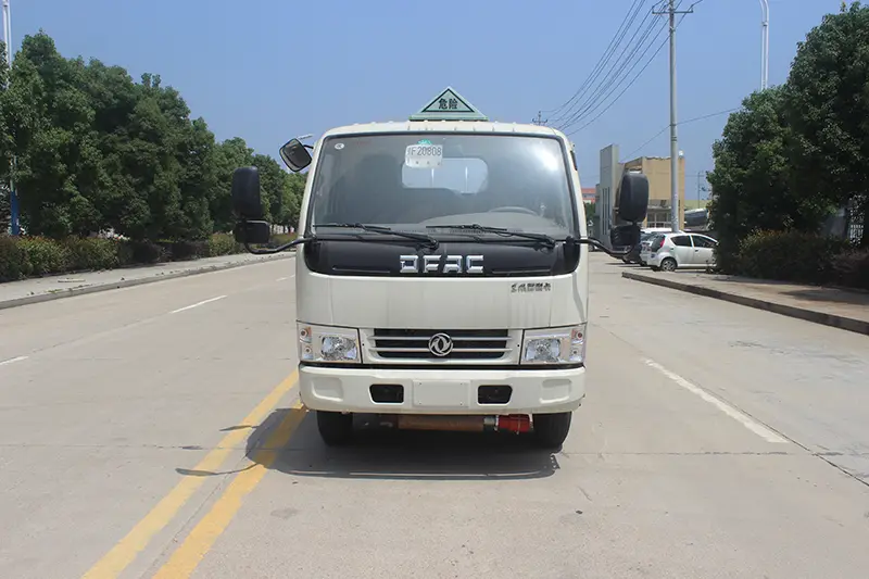 Lori Tangki Pengisi Minyak